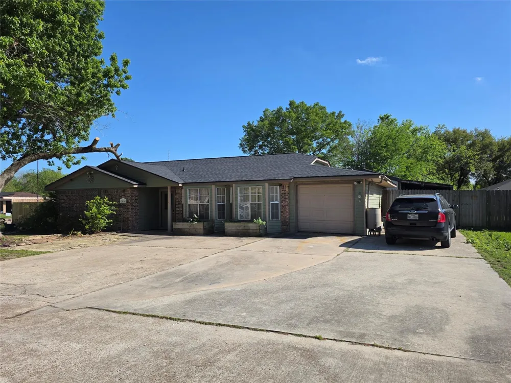 2414 Goldenrod Street Highlands, TX 77562
