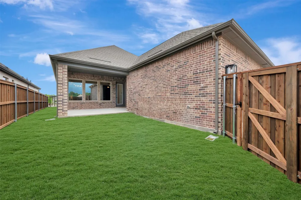 2085 Emerald Grove Drive Arlington, TX 76005