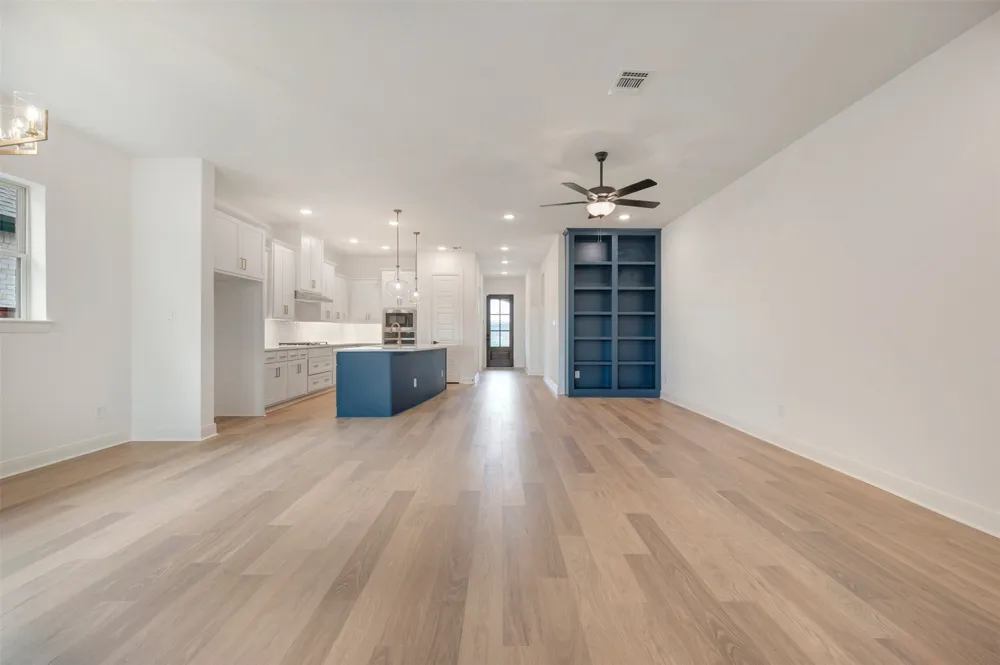 2085 Emerald Grove Drive Arlington, TX 76005