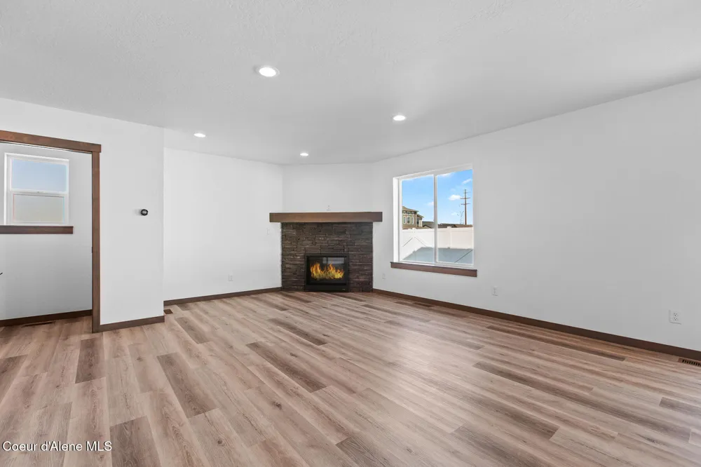 8386 W Splitrail Avenue Rathdrum, ID 83858