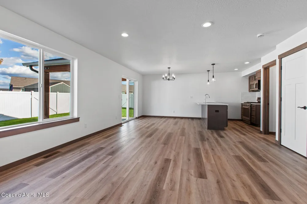 8386 W Splitrail Avenue Rathdrum, ID 83858