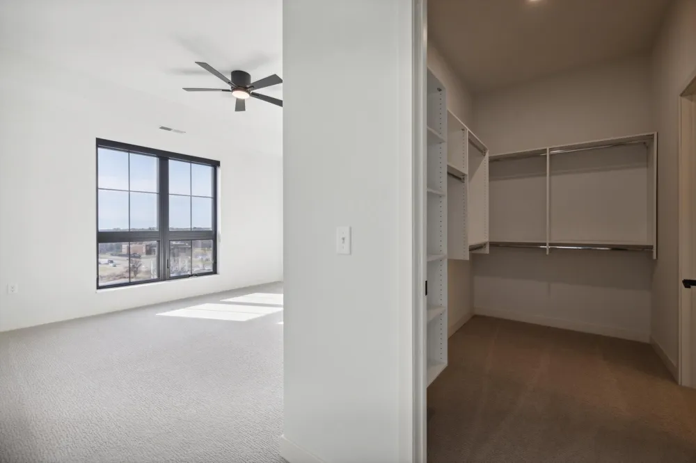 4917 Eden Avenue #718 Edina, MN 55424