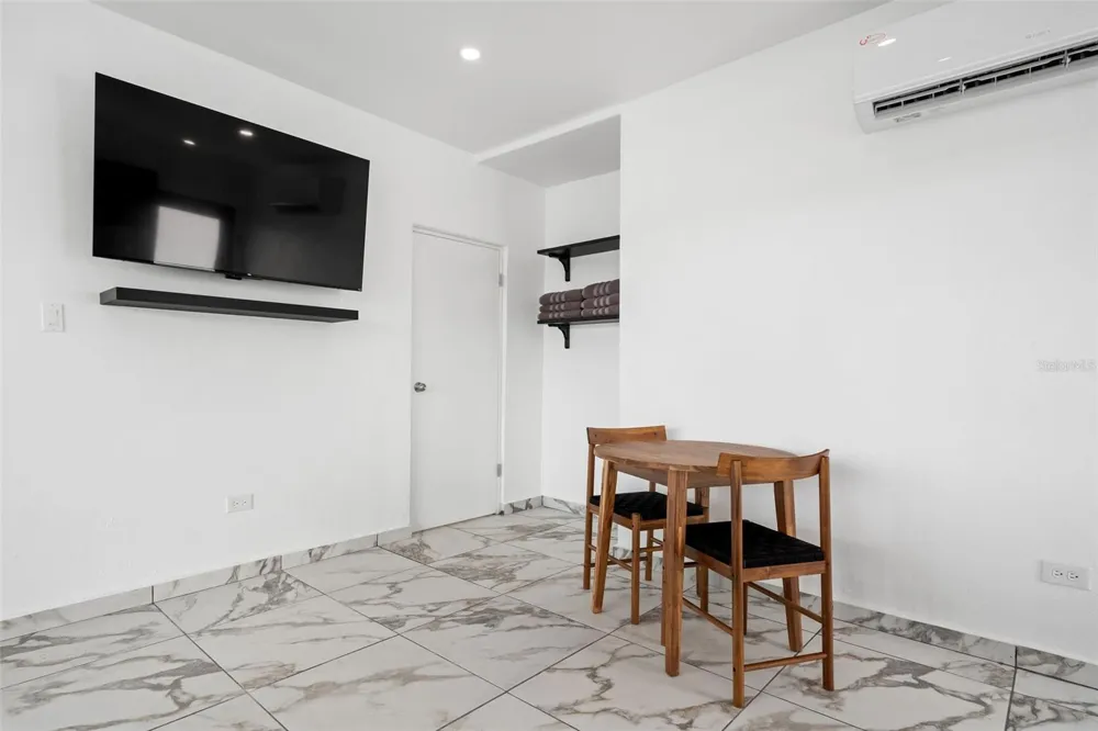 1035 CALLE MARGINAL VILLAMAR Carolina, PR 00979