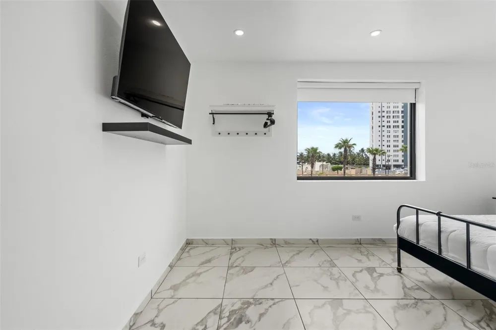 1035 CALLE MARGINAL VILLAMAR Carolina, PR 00979
