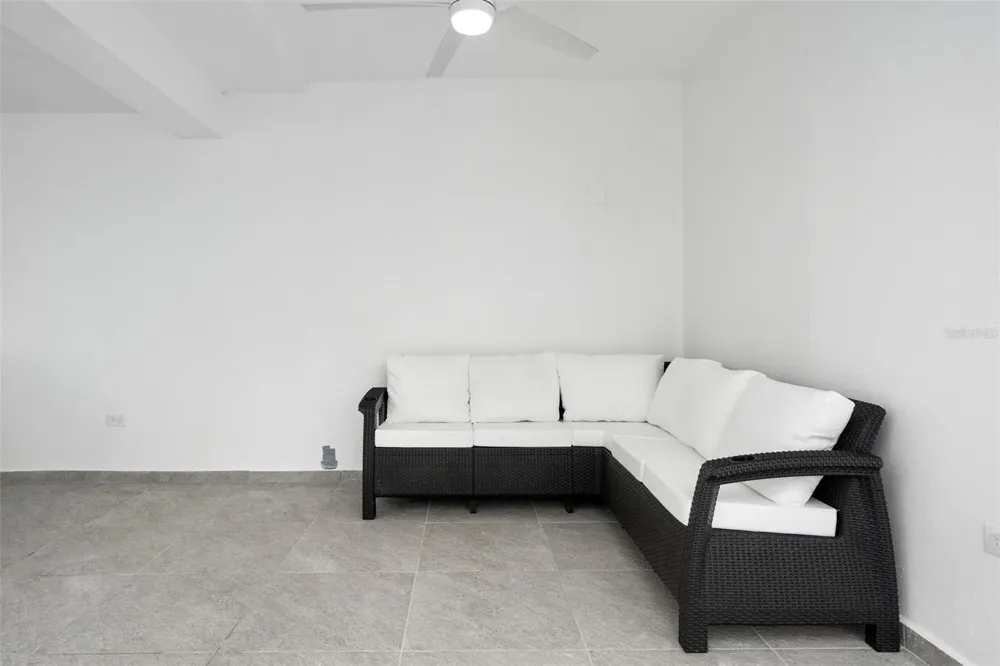 1035 CALLE MARGINAL VILLAMAR Carolina, PR 00979
