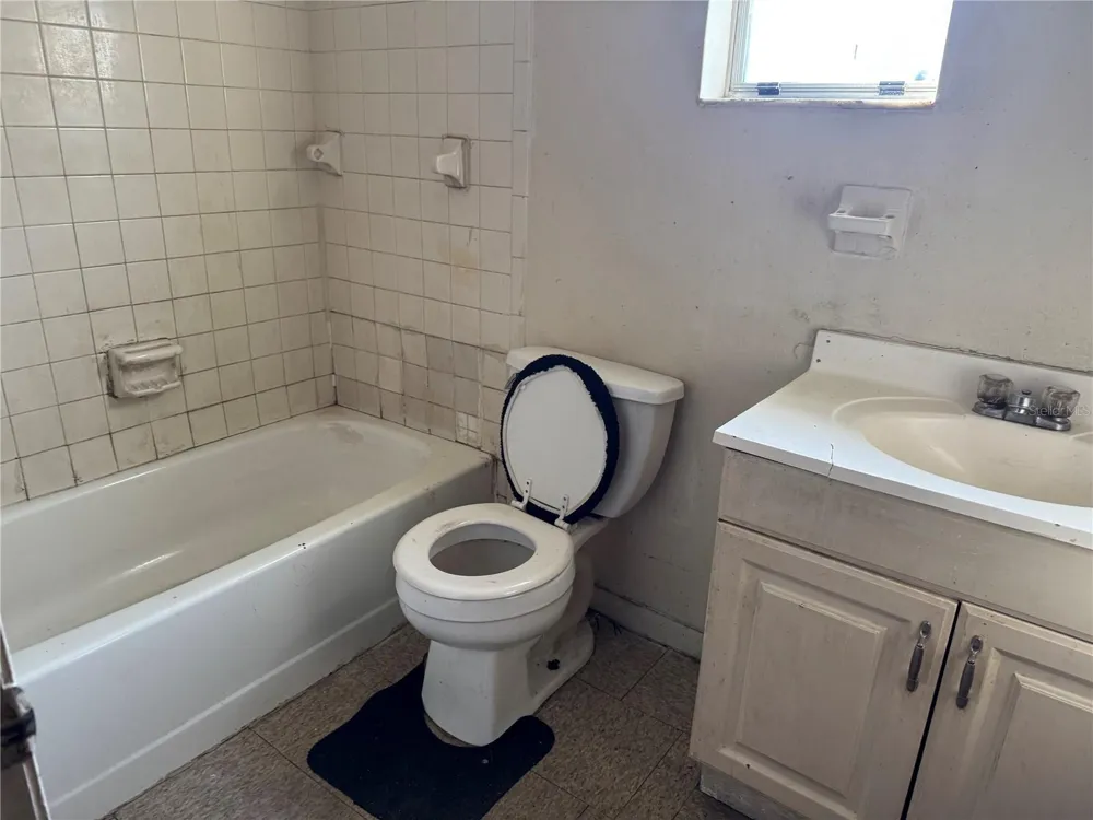 1049 PLATEAU AVENUE Lakeland, FL 33815