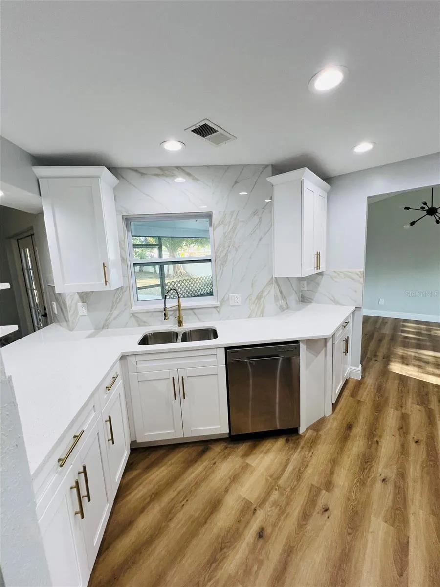 12195 71ST WAY Largo, FL 33773