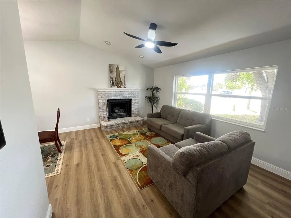 12195 71ST WAY Largo, FL 33773