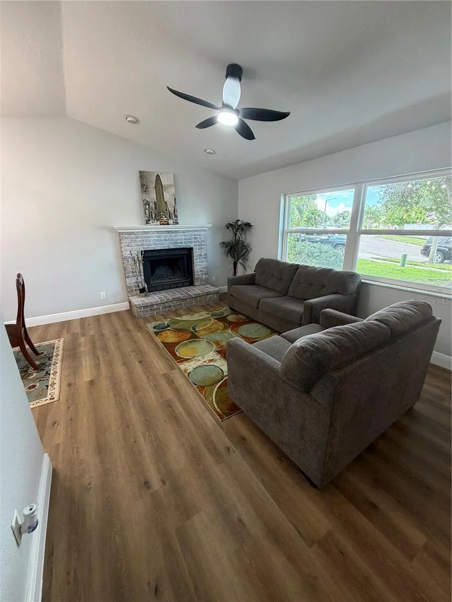 12195 71ST WAY Largo, FL 33773