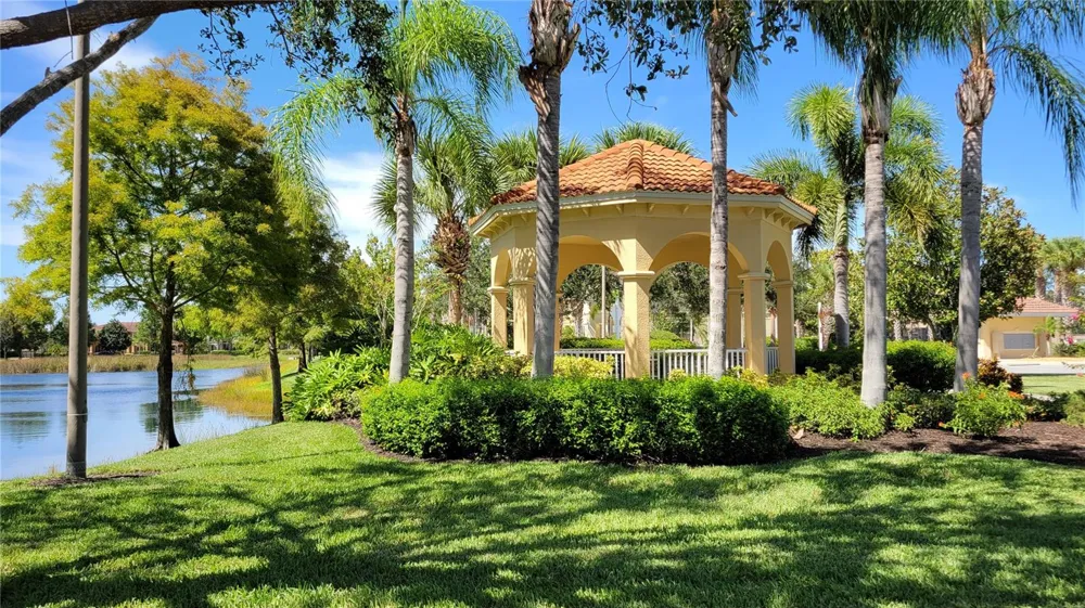 3740 82ND AVENUE CIRCLE E #102 Sarasota, FL 34243