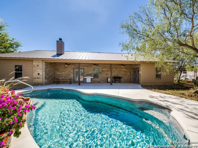 6472 Bluntzer Rd Jourdanton, TX 78026