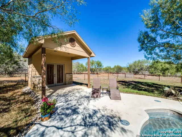 6472 Bluntzer Rd Jourdanton, TX 78026