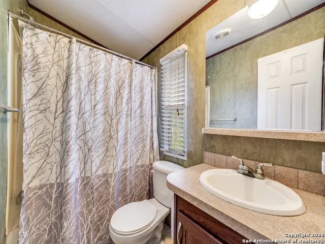 6472 Bluntzer Rd Jourdanton, TX 78026