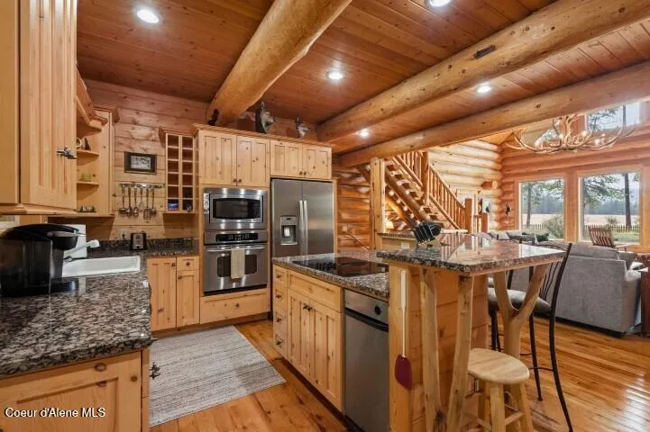 8031 Lakeshore Drive Sagle, ID 83860
