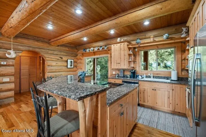 8031 Lakeshore Drive Sagle, ID 83860
