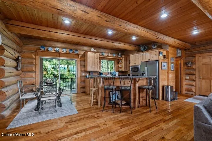 8031 Lakeshore Drive Sagle, ID 83860