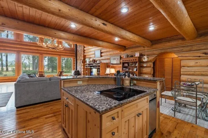8031 Lakeshore Drive Sagle, ID 83860