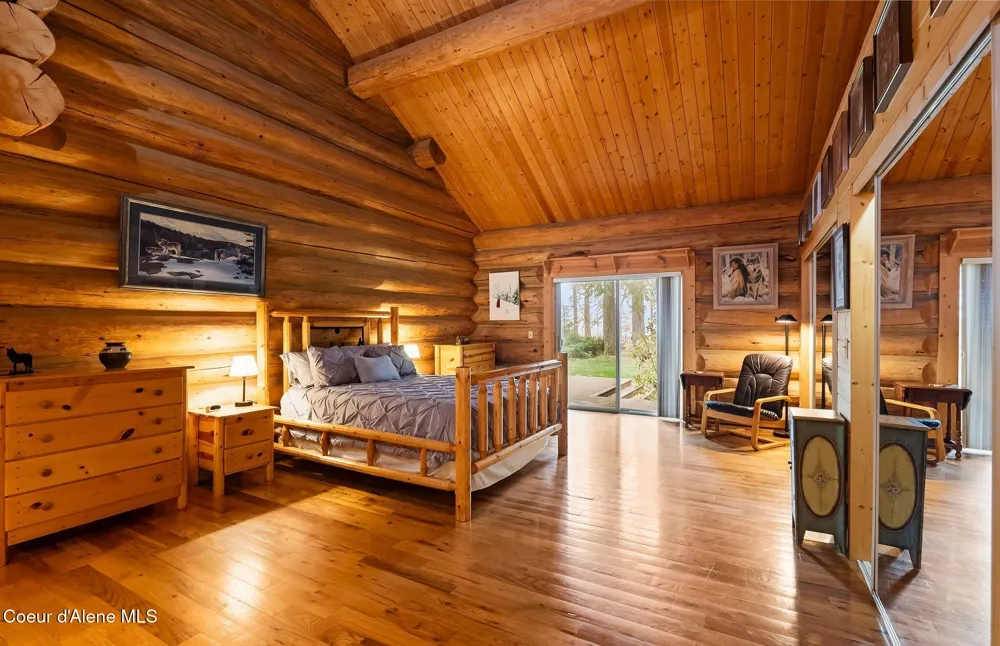 8031 Lakeshore Drive Sagle, ID 83860