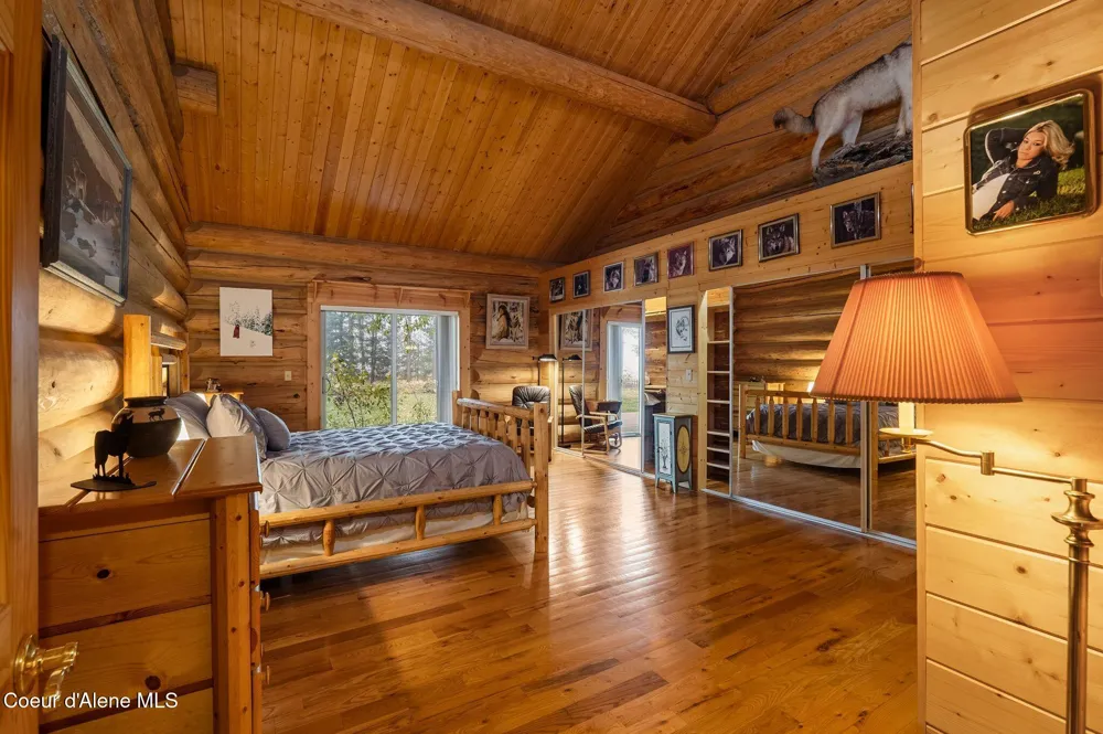 8031 Lakeshore Drive Sagle, ID 83860