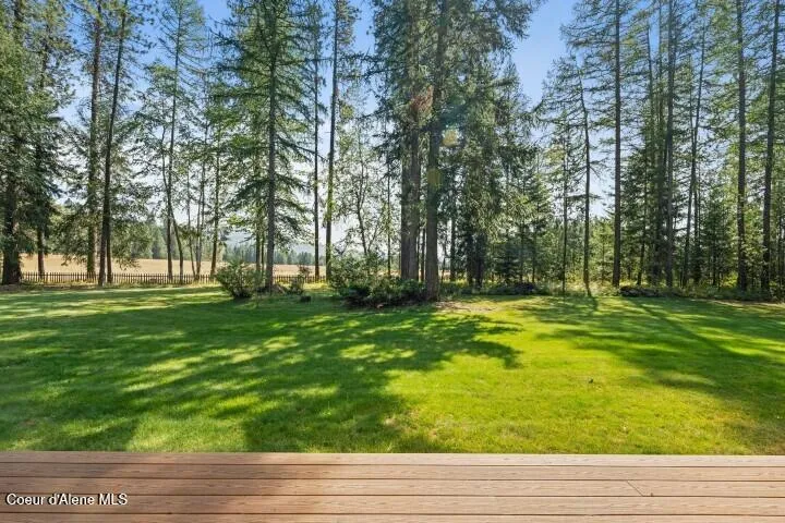 8031 Lakeshore Drive Sagle, ID 83860