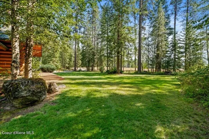 8031 Lakeshore Drive Sagle, ID 83860