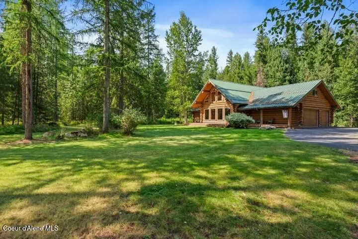 8031 Lakeshore Drive Sagle, ID 83860
