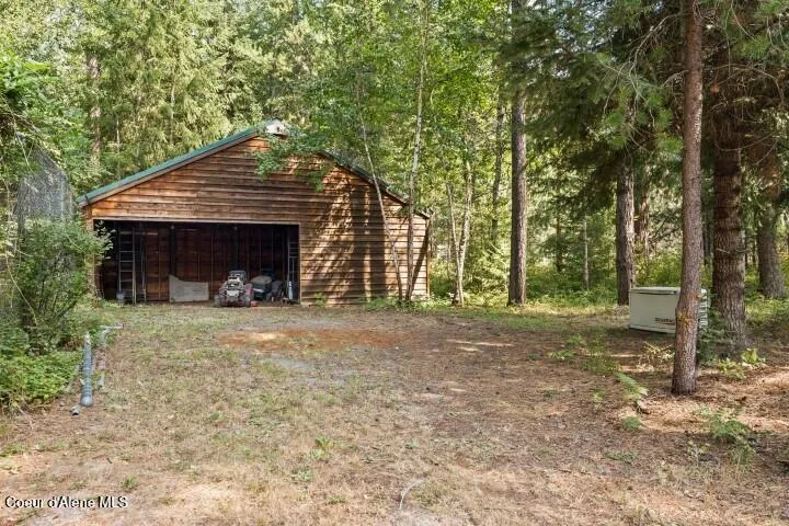 8031 Lakeshore Drive Sagle, ID 83860