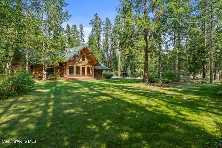 8031 Lakeshore Drive Sagle, ID 83860