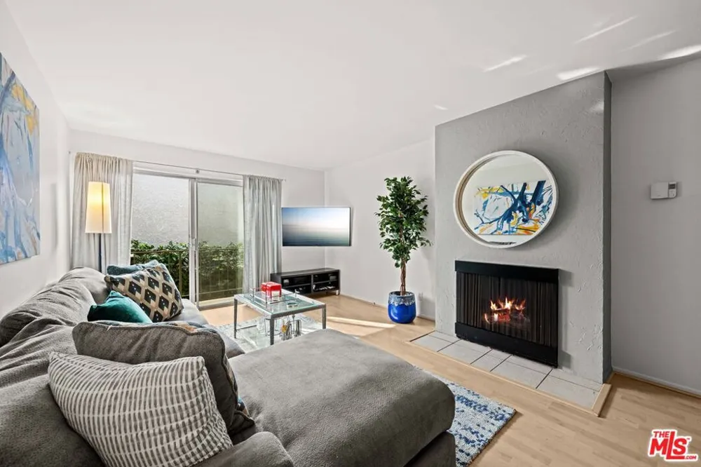 3640 Cardiff Avenue #104 Los Angeles, CA 90034