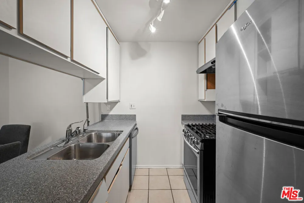 3640 Cardiff Avenue #104 Los Angeles, CA 90034