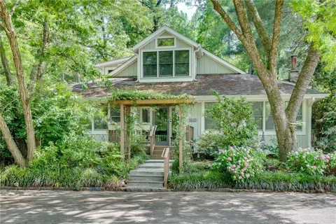 4621 Lakeshore Drive