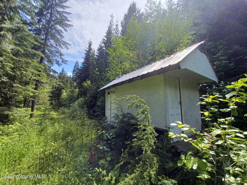 127 Coyote Trail Priest River, ID 83856
