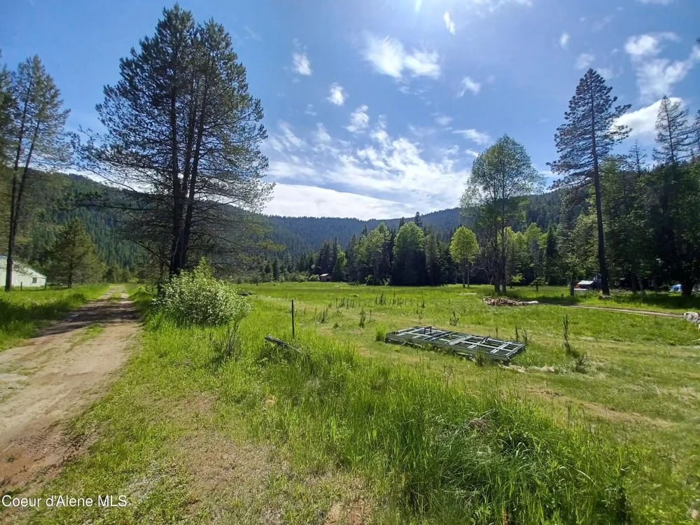 127 Coyote Trail Priest River, ID 83856