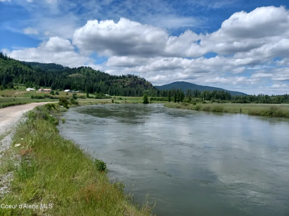 127 Coyote Trail Priest River, ID 83856