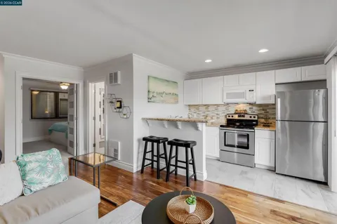 1 Embarcadero W #164