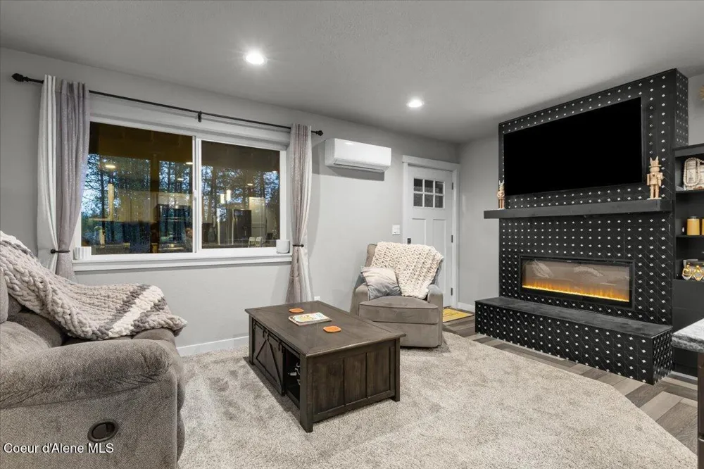 172 Wyatt Lane Spirit Lake, ID 83869