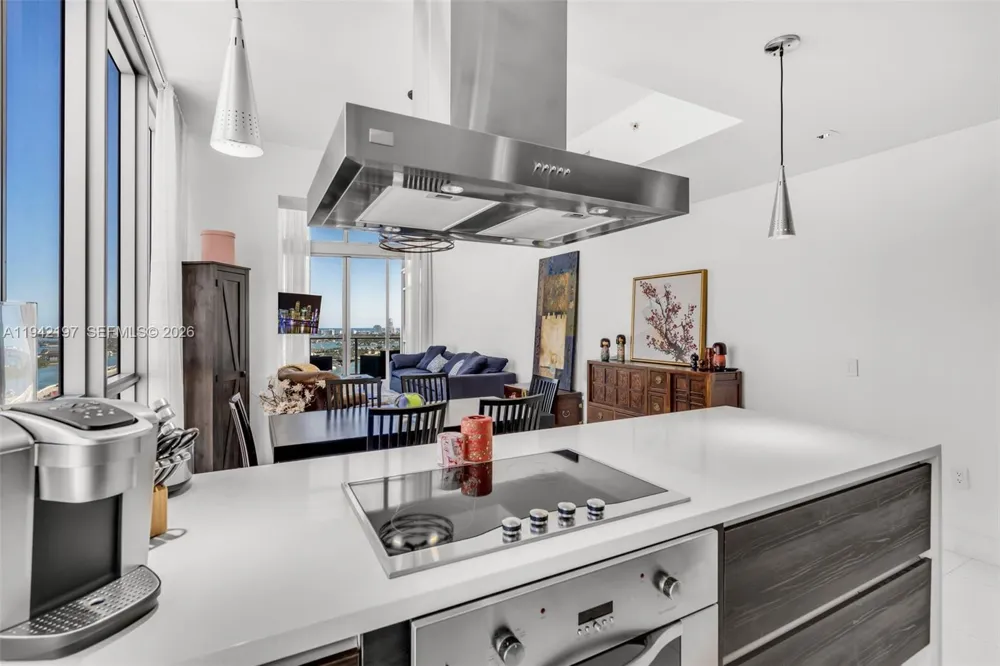 1100 Biscayne Blvd #2907 Miami, FL 33132