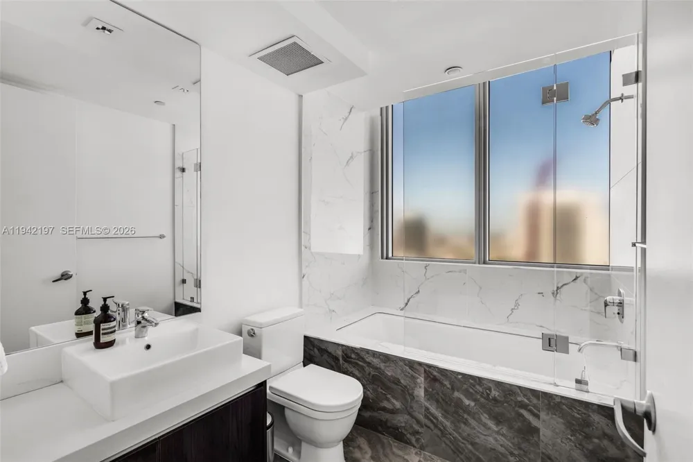 1100 Biscayne Blvd #2907 Miami, FL 33132