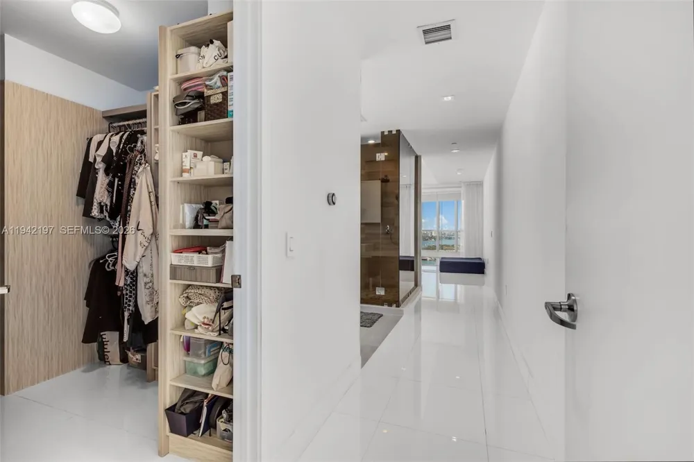 1100 Biscayne Blvd #2907 Miami, FL 33132