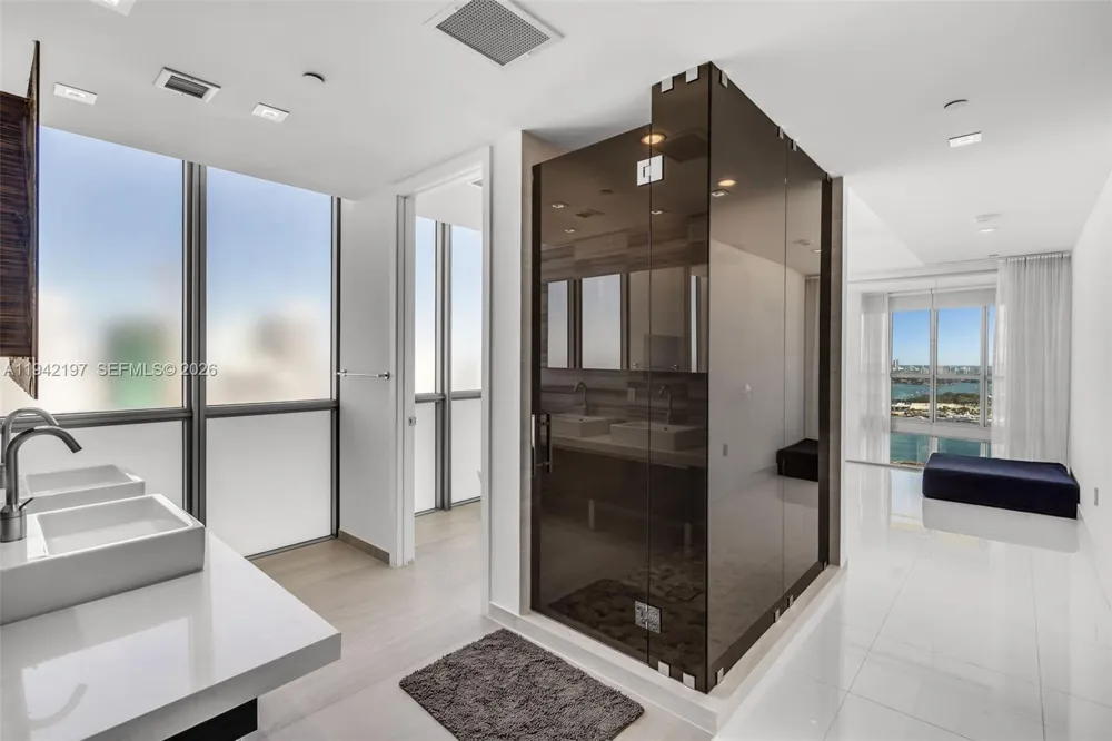 1100 Biscayne Blvd #2907 Miami, FL 33132