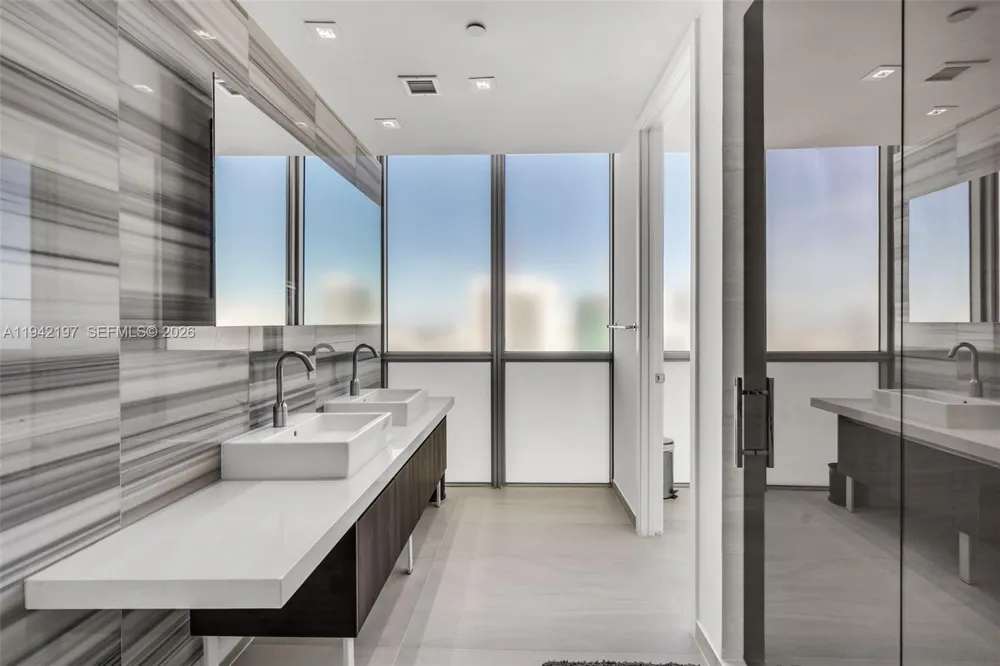 1100 Biscayne Blvd #2907 Miami, FL 33132