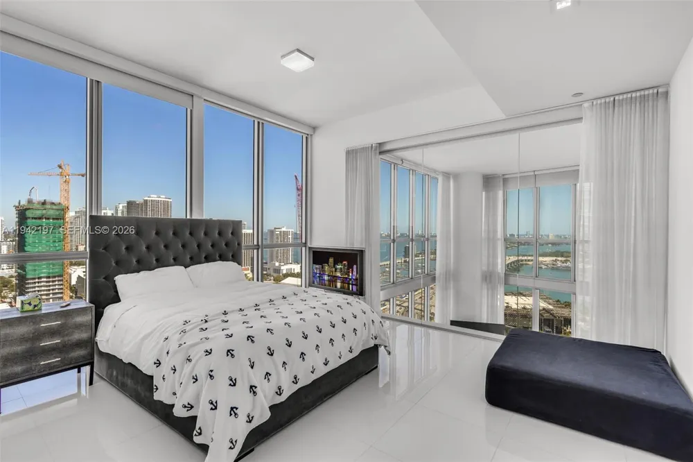 1100 Biscayne Blvd #2907 Miami, FL 33132