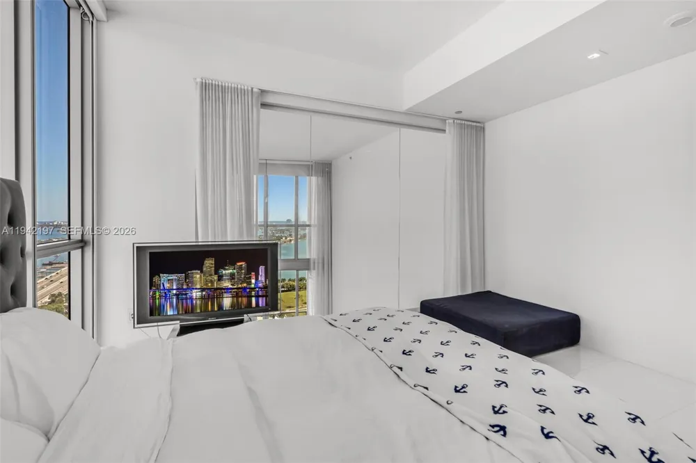1100 Biscayne Blvd #2907 Miami, FL 33132