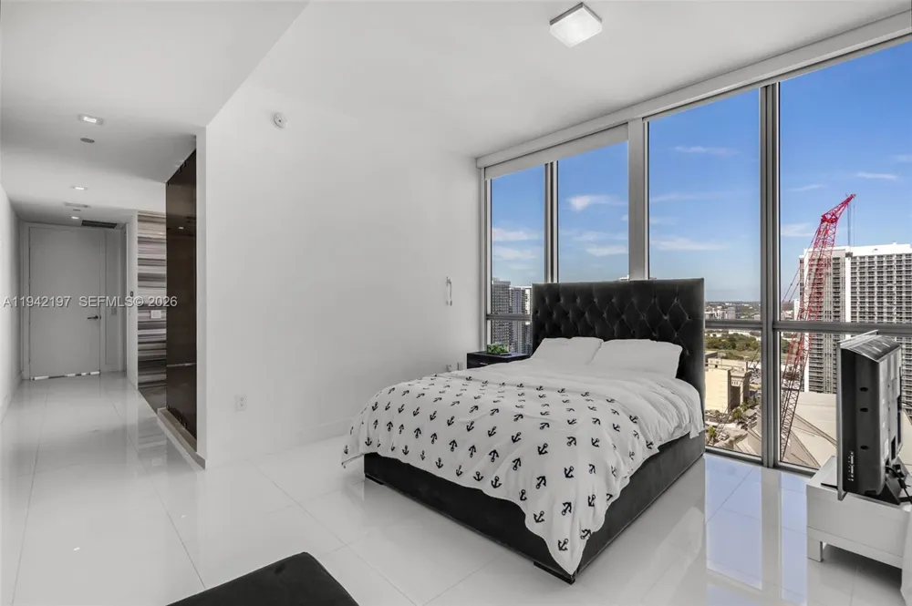 1100 Biscayne Blvd #2907 Miami, FL 33132