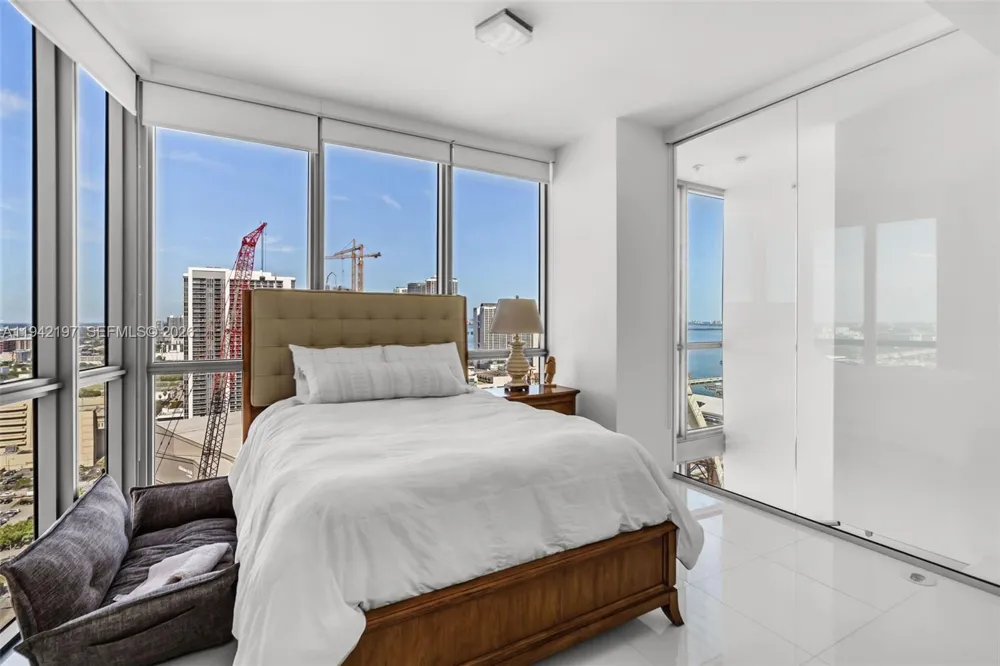 1100 Biscayne Blvd #2907 Miami, FL 33132