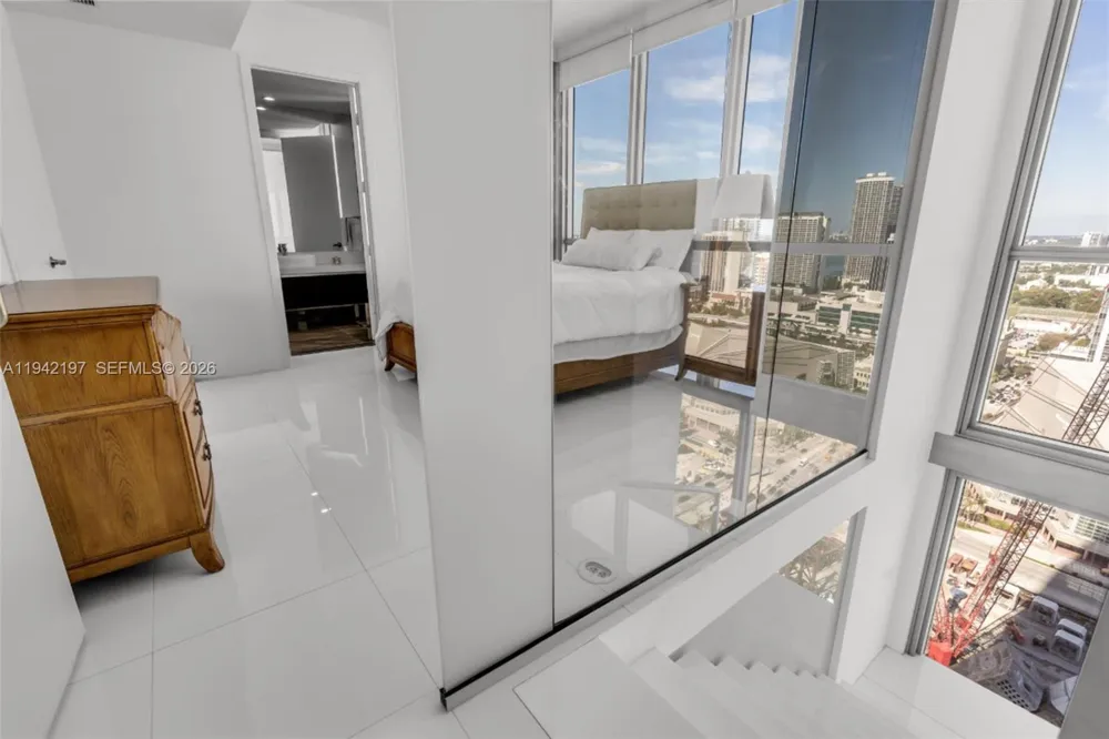 1100 Biscayne Blvd #2907 Miami, FL 33132