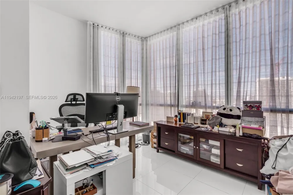 1100 Biscayne Blvd #2907 Miami, FL 33132