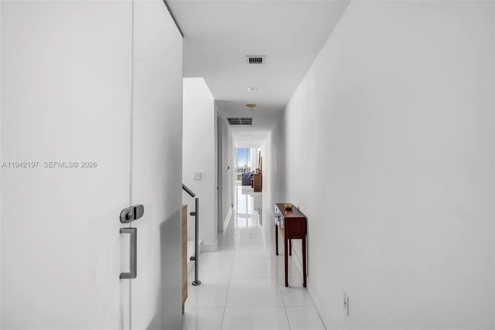 1100 Biscayne Blvd #2907 Miami, FL 33132
