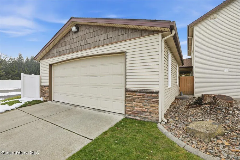 621 E Round Up Circle Hayden, ID 83835