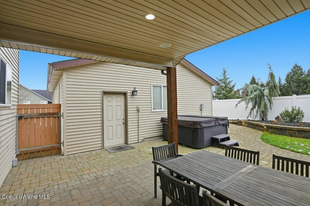 621 E Round Up Circle Hayden, ID 83835